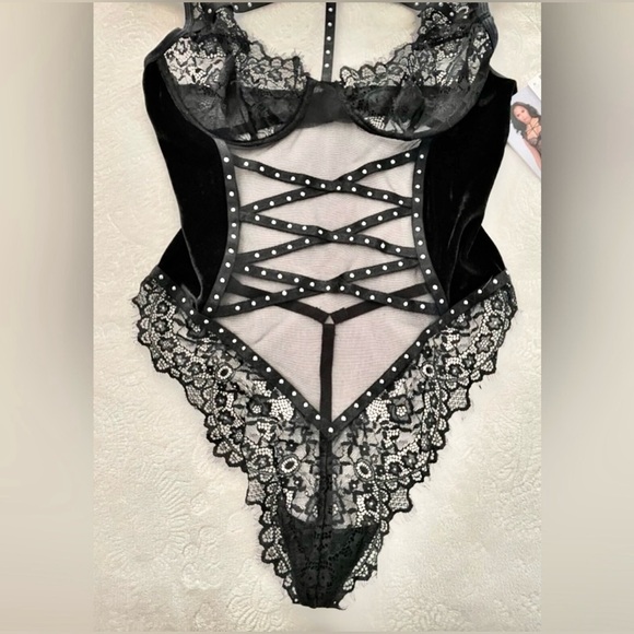 Elegant Black Lace Chemise NWOT - Picture 3 of 5